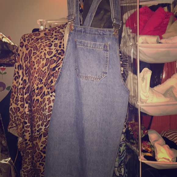Overall dress was too big for me from forever 21. - Picture 1 of 4